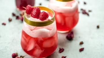 hf hotels romantischer cocktail red blossom